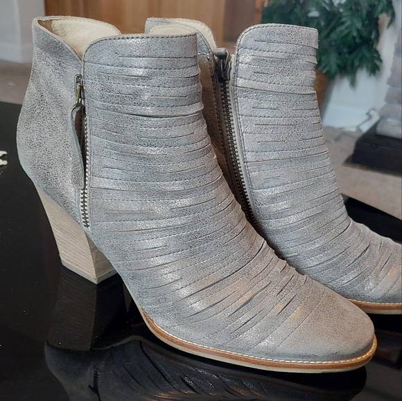 Paul Green Shoes - Paul Green Malibu Zip Ankle Boots Size 9